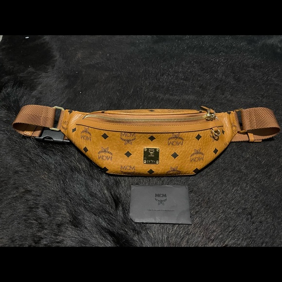 MCM ICONIC MONOGRAM WAIST BAG - Picture 2 of 5